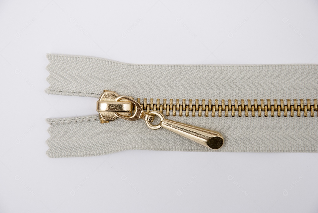 Zíper sobre uma mesa branca