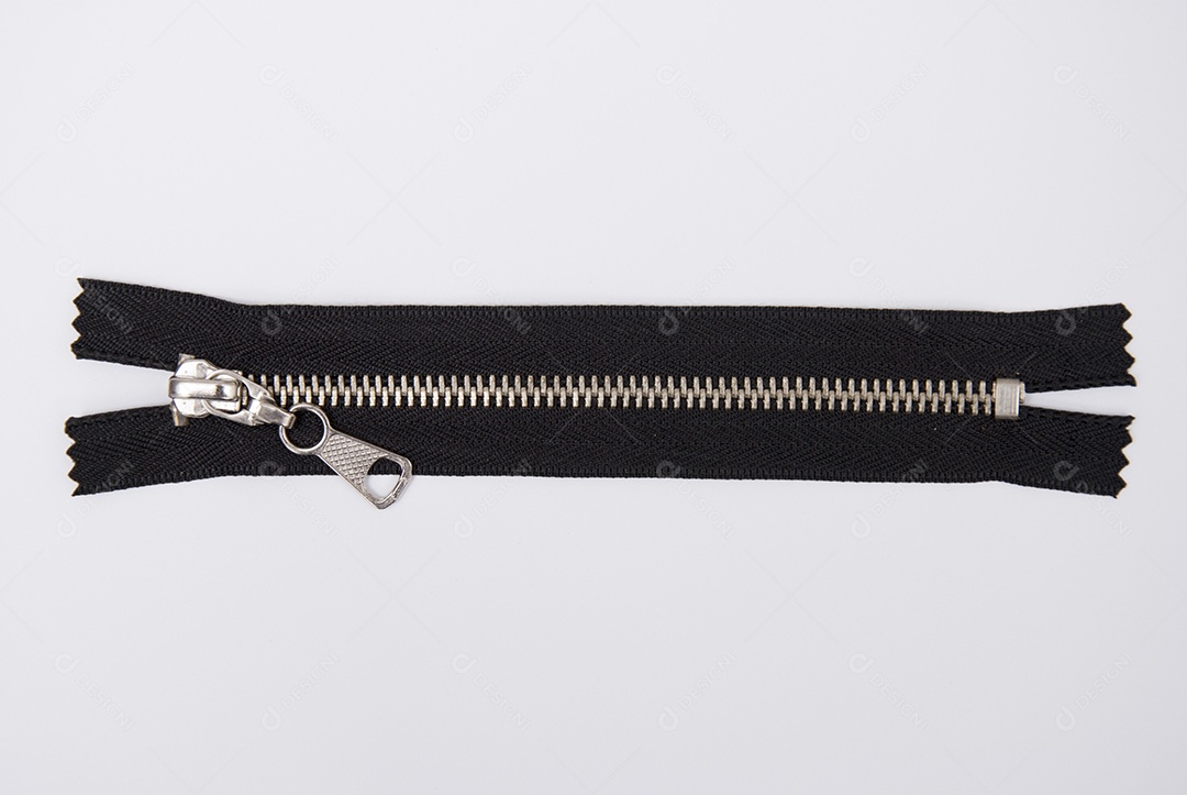 Zíper sobre uma mesa branca