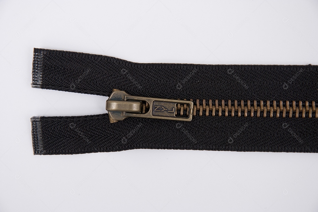 Zíper sobre uma mesa branca
