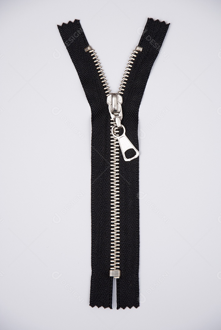 Zíper sobre uma mesa branca