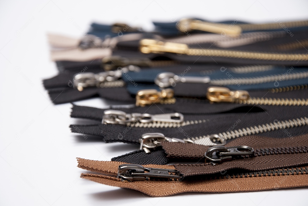 Zíper sobre uma mesa branca
