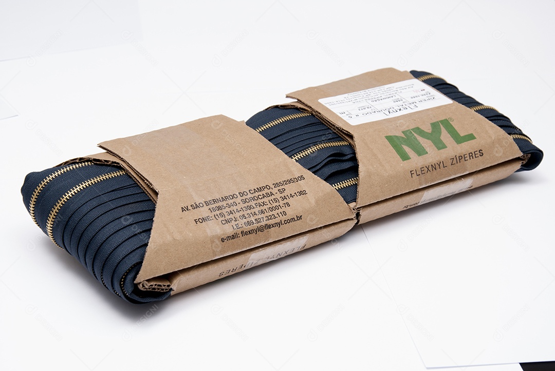 Zíper sobre uma mesa branca
