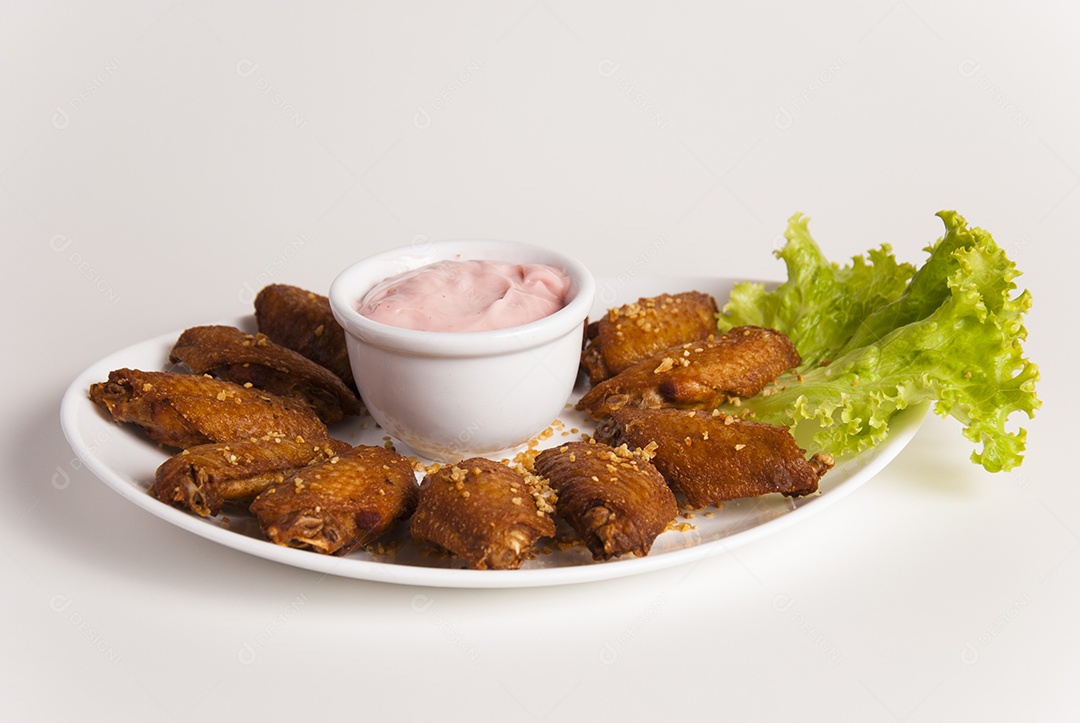 Prato de comida sobre uma mesa