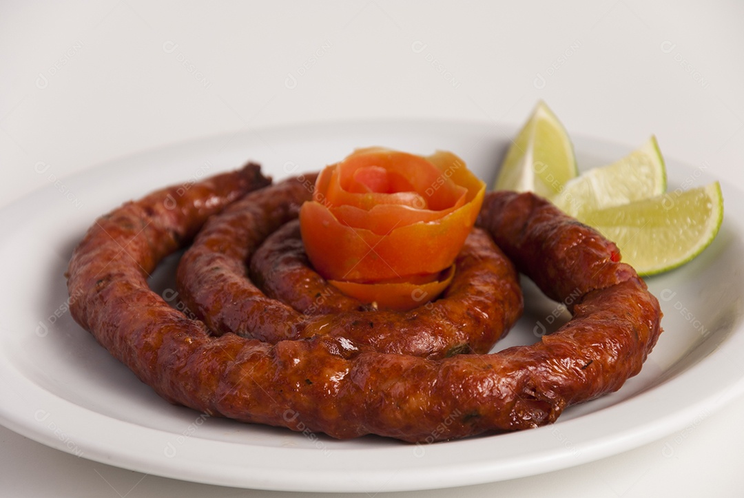 Prato de comida sobre uma mesa