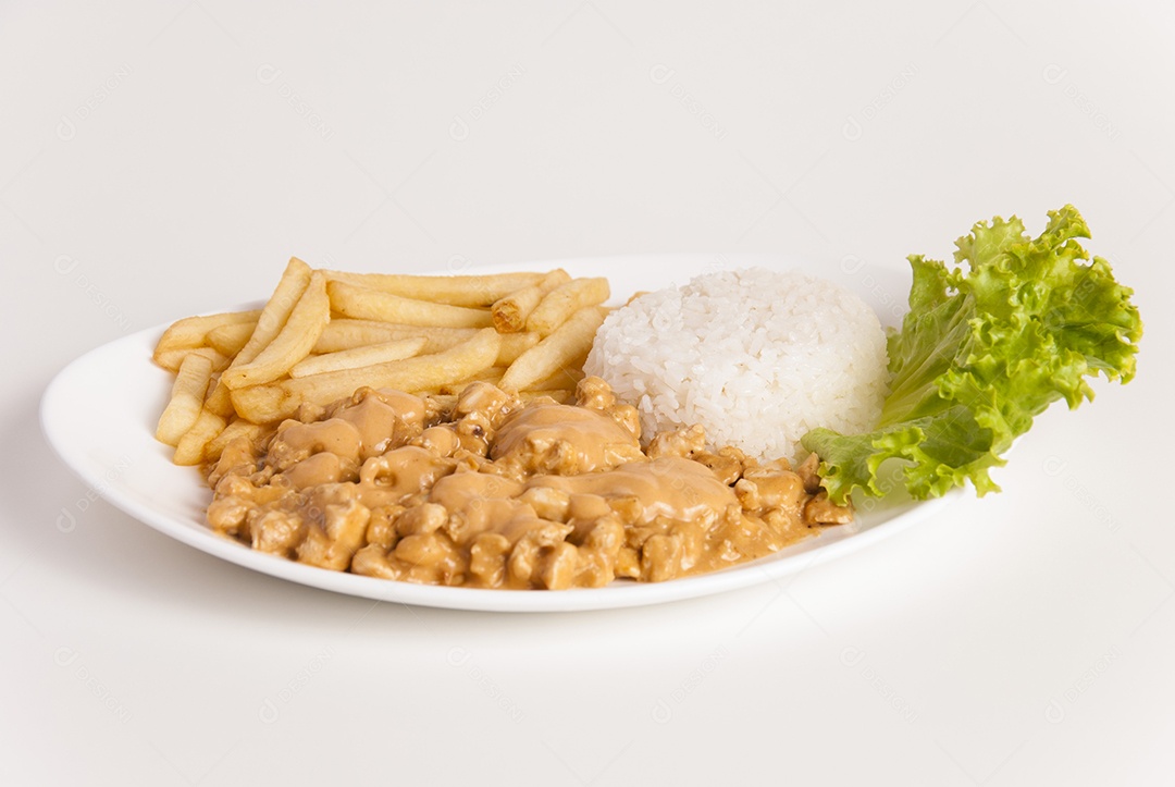 Prato de comida sobre uma mesa