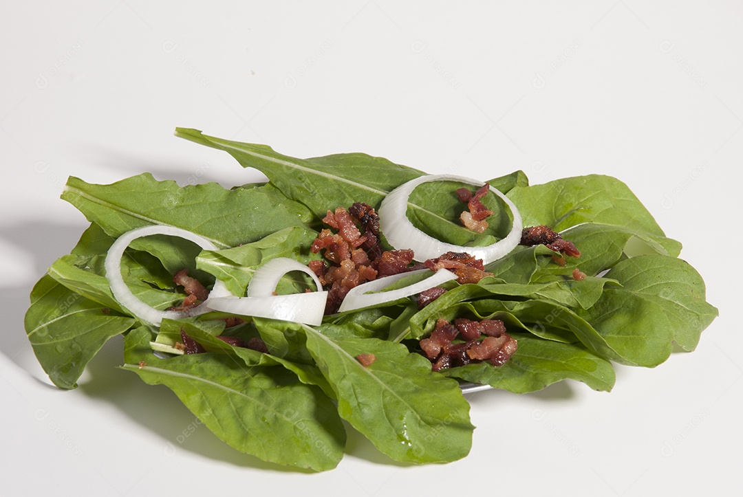 Prato de comida sobre uma mesa