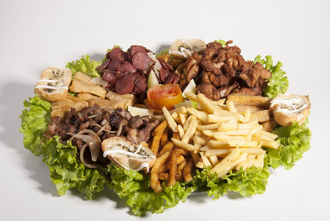 Prato de comida sobre uma mesa