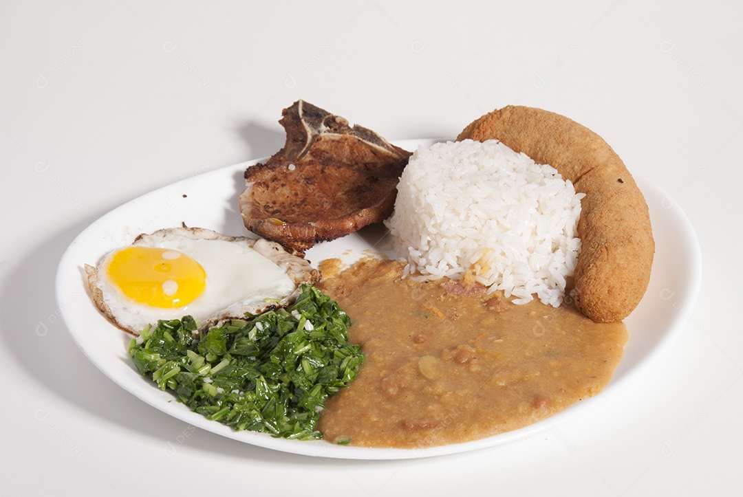 Prato de comida sobre uma mesa