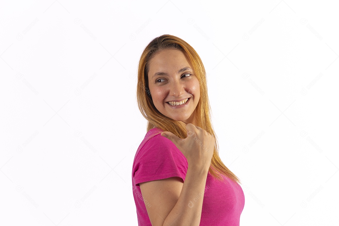 Linda mulher jovem sobre fundo isolado branco