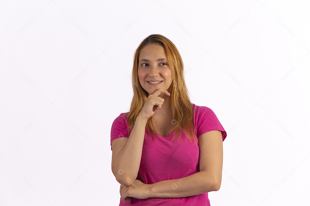 Linda mulher jovem sobre fundo isolado branco