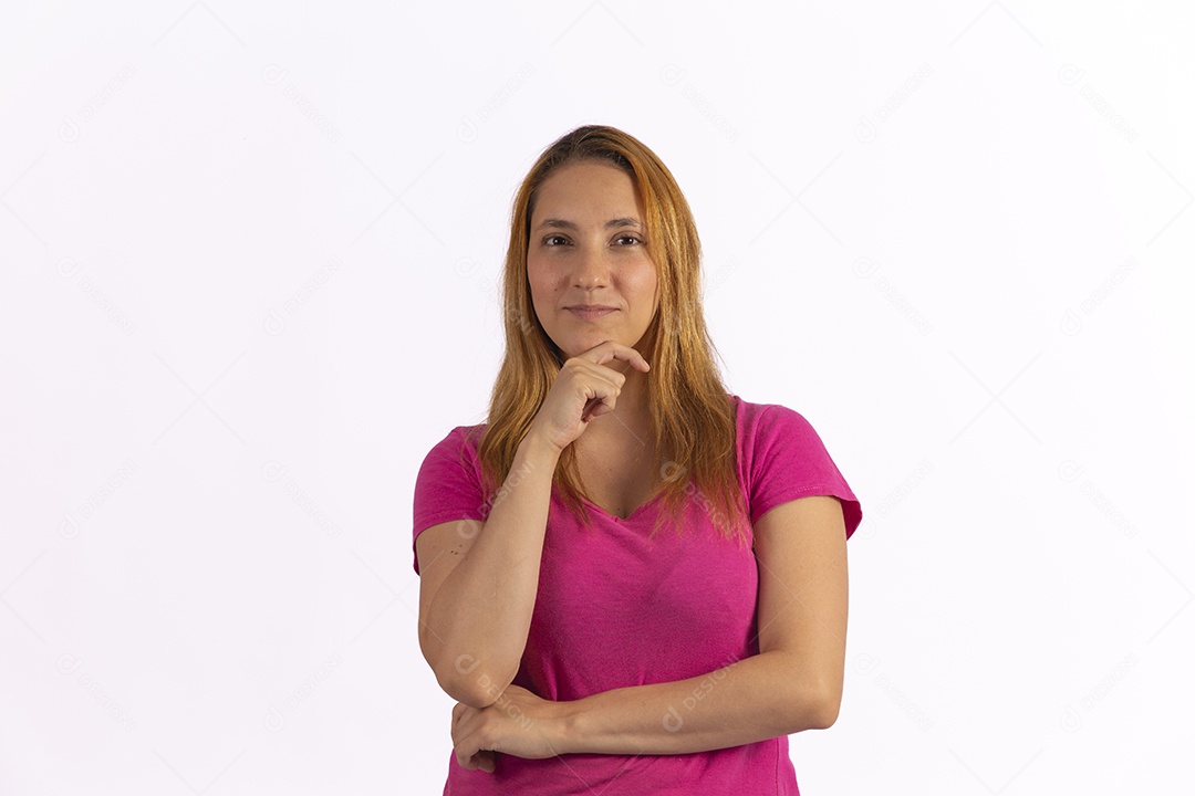 Linda mulher jovem sobre fundo isolado branco