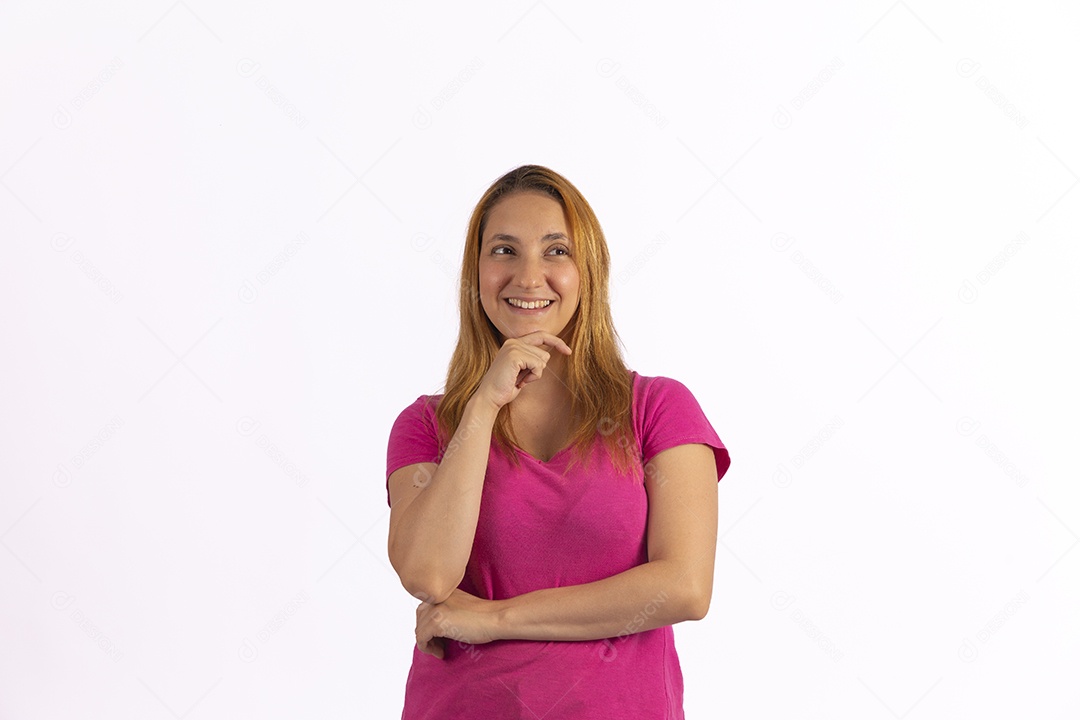 Linda mulher jovem sobre fundo isolado branco