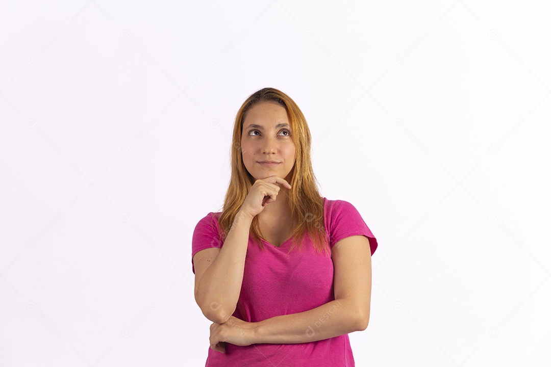 Linda mulher jovem sobre fundo isolado branco