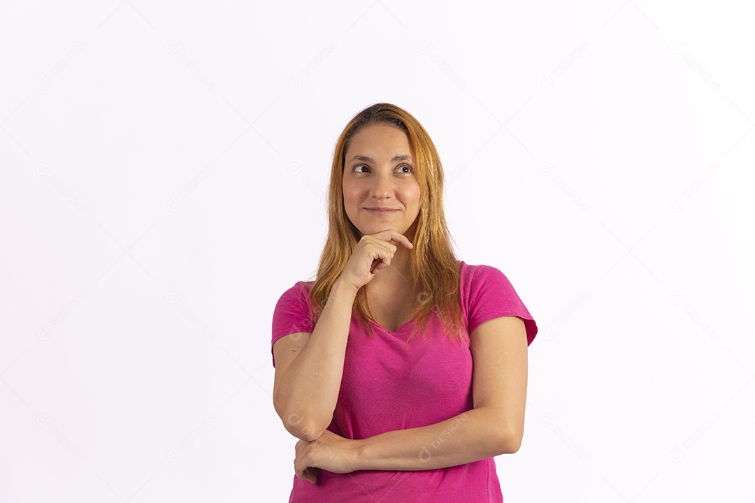 Linda mulher jovem sobre fundo isolado branco