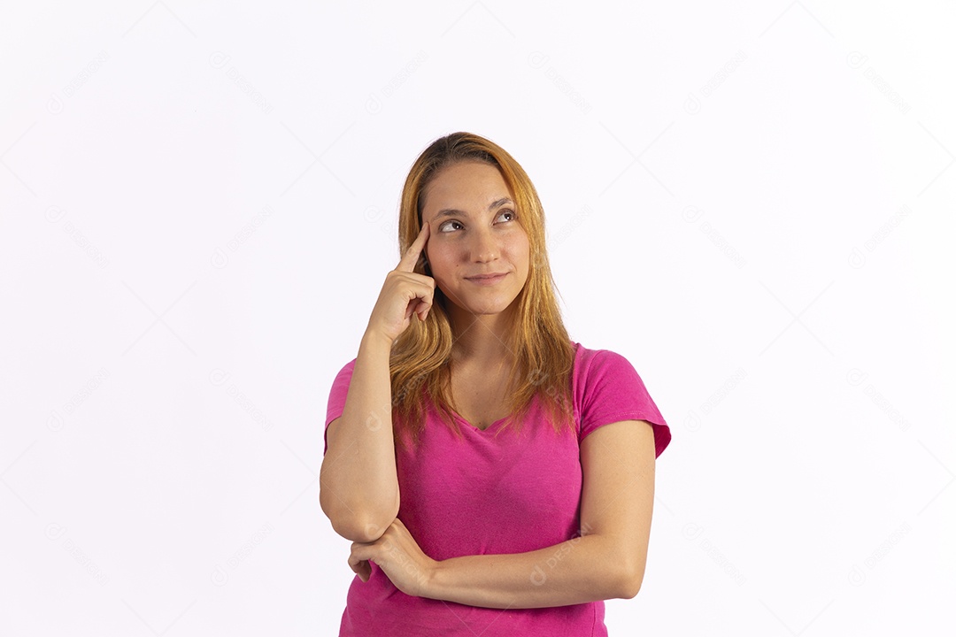 Linda mulher jovem sobre fundo isolado branco