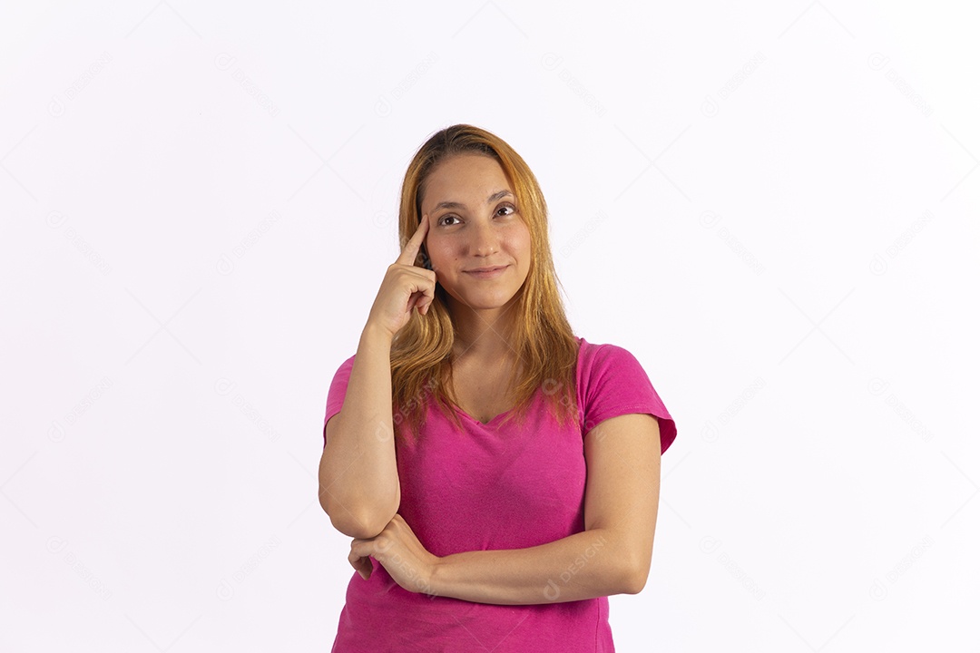 Linda mulher jovem sobre fundo isolado branco