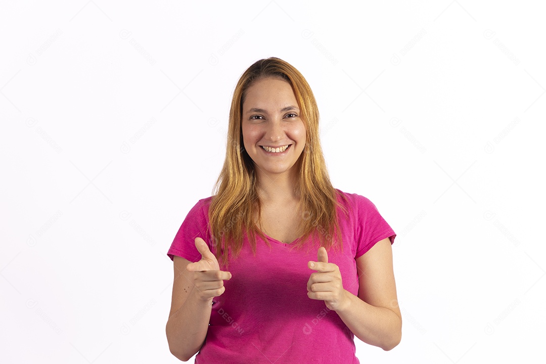 Linda mulher jovem sobre fundo isolado branco