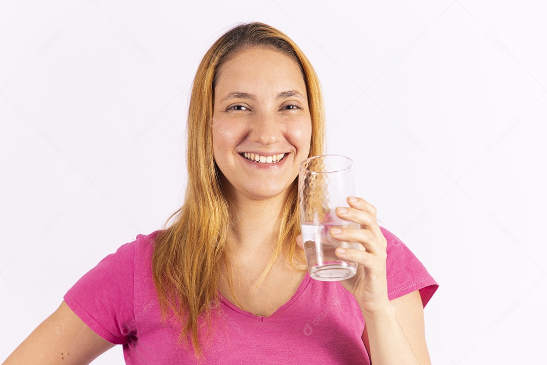 Linda mulher jovem garota segurando copo de água