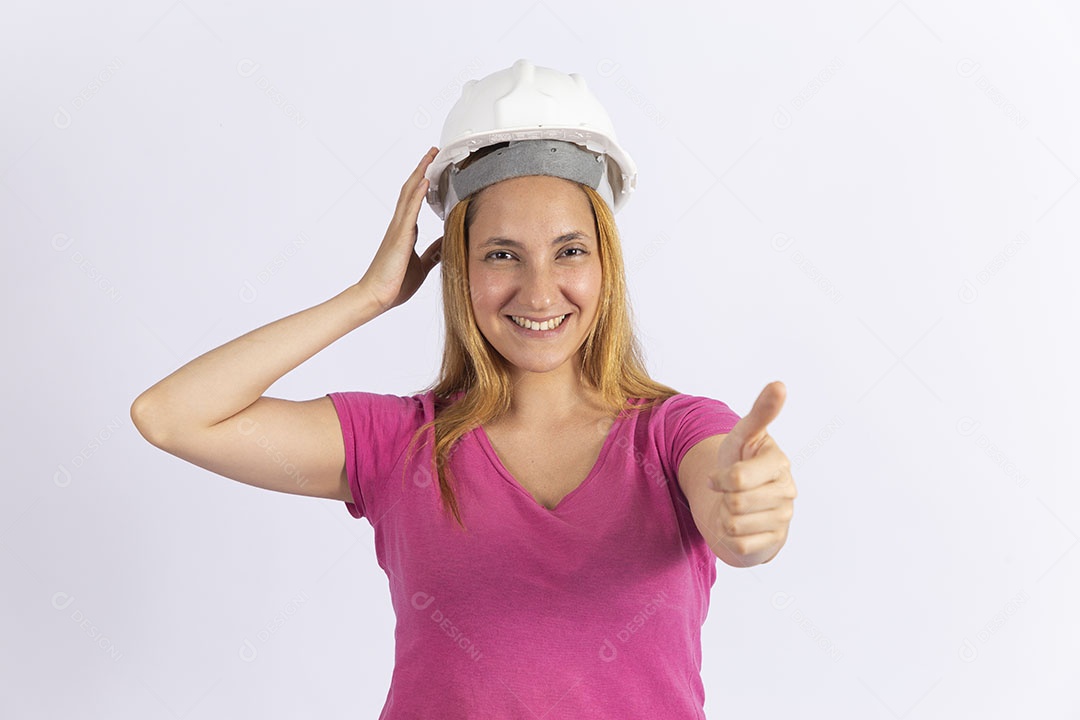 Linda mulher jovem garota usando capacete de obra de segurança