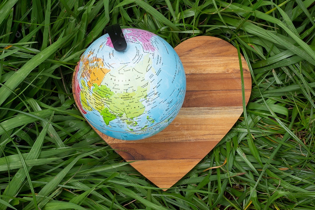 Globo da terra na grama verde mostrando África dia da terra