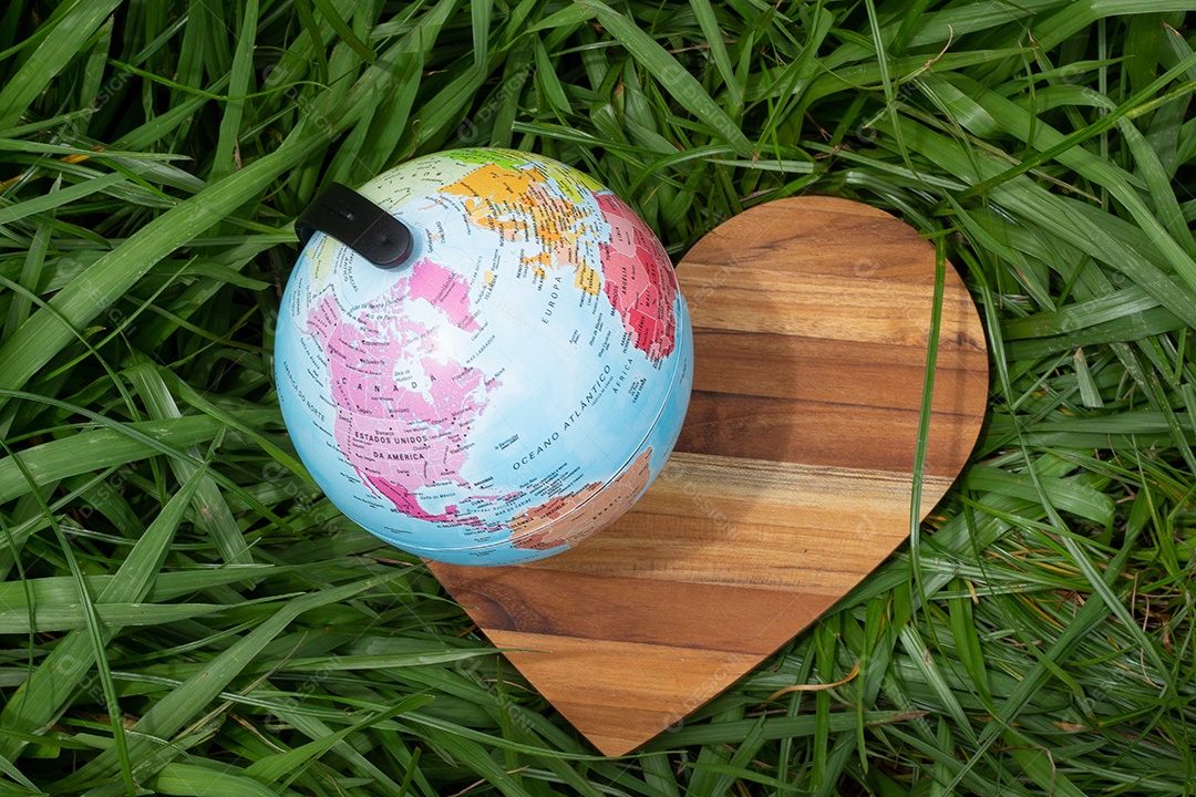 Globo da terra na grama verde mostrando África dia da terra