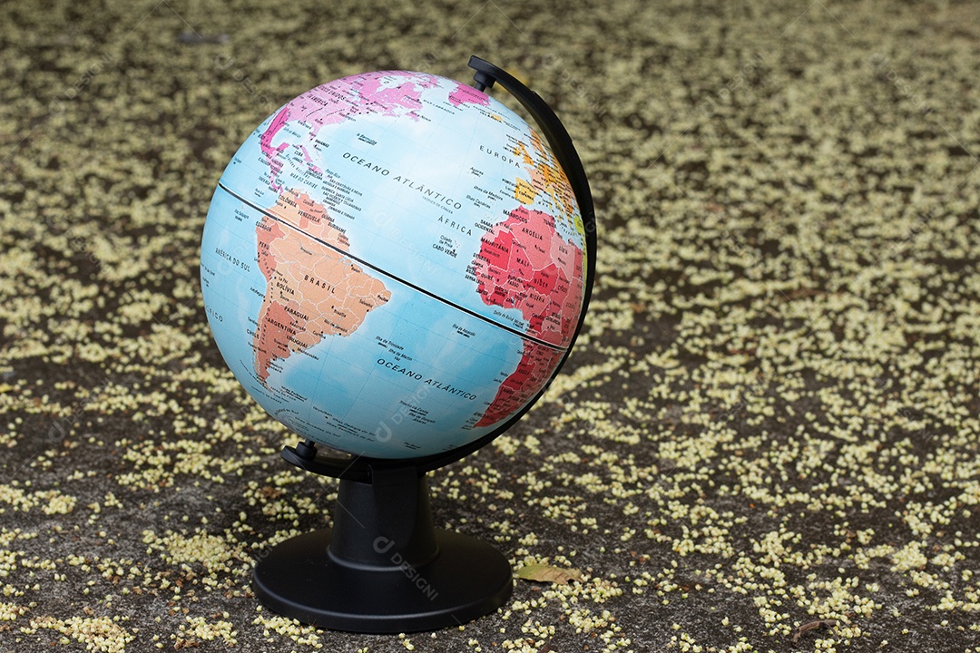 Globo da terra na grama verde mostrando África dia da terra