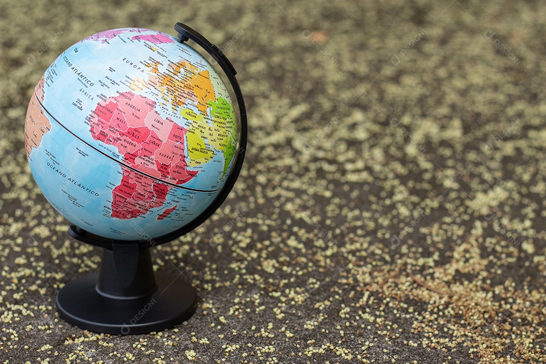 Globo da terra na grama verde mostrando África dia da terra