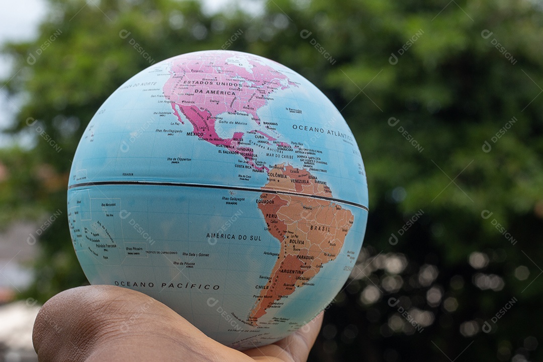 Globo da terra na grama verde mostrando África dia da terra