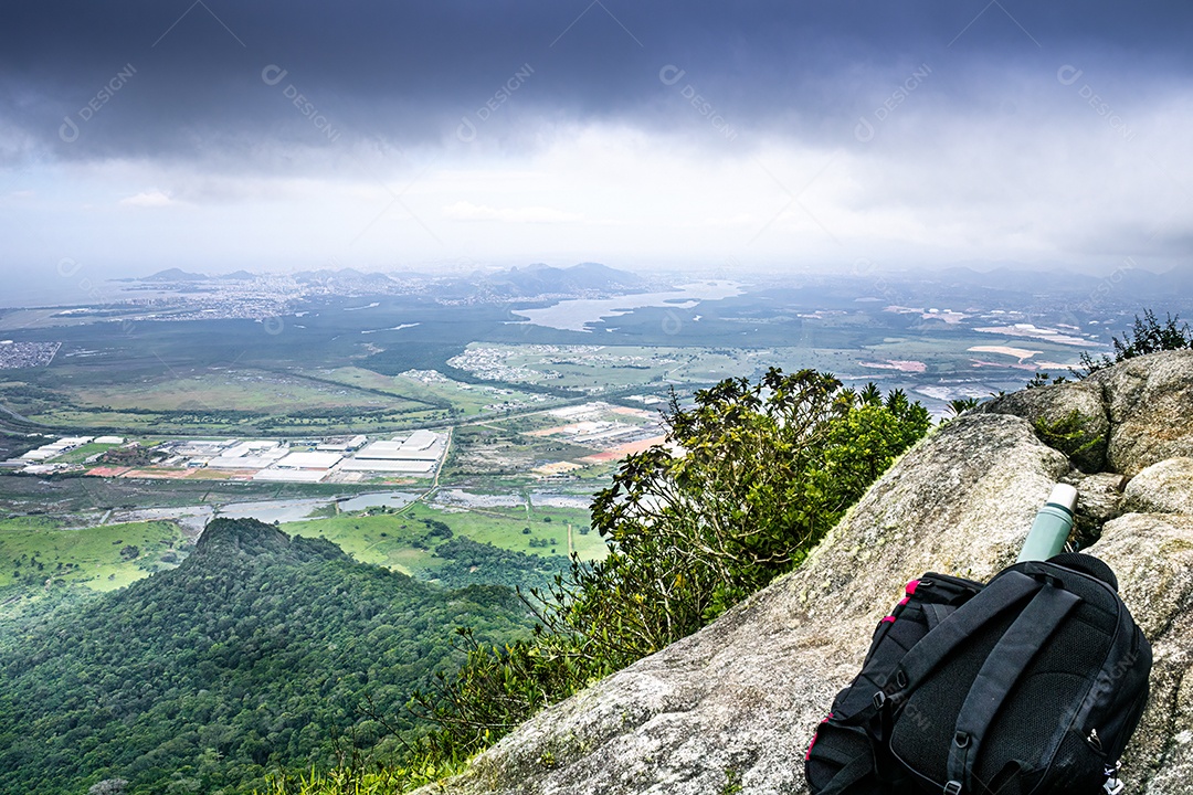 Vista da cidade de Serra no topo da montanha Mestre Alvaro no município de Serra no Brasil.