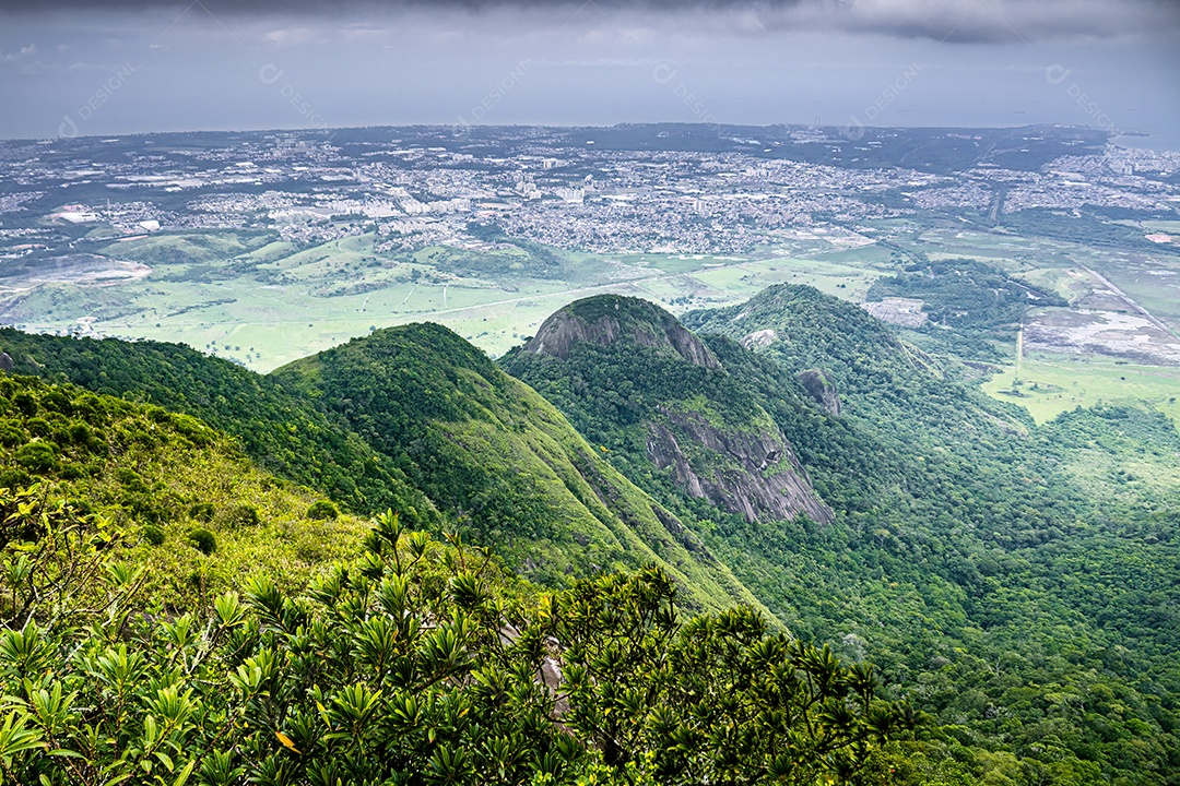 Vista da cidade de Serra no topo da montanha Mestre Alvaro