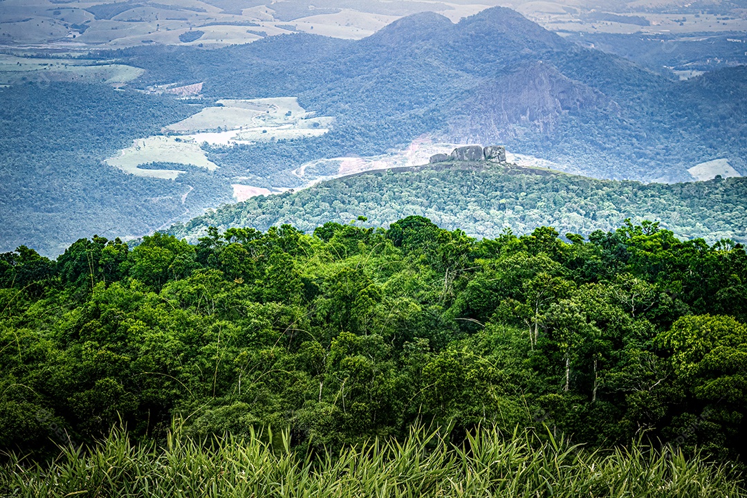 Vista da cidade de Serra no topo da montanha Mestre Alvaro