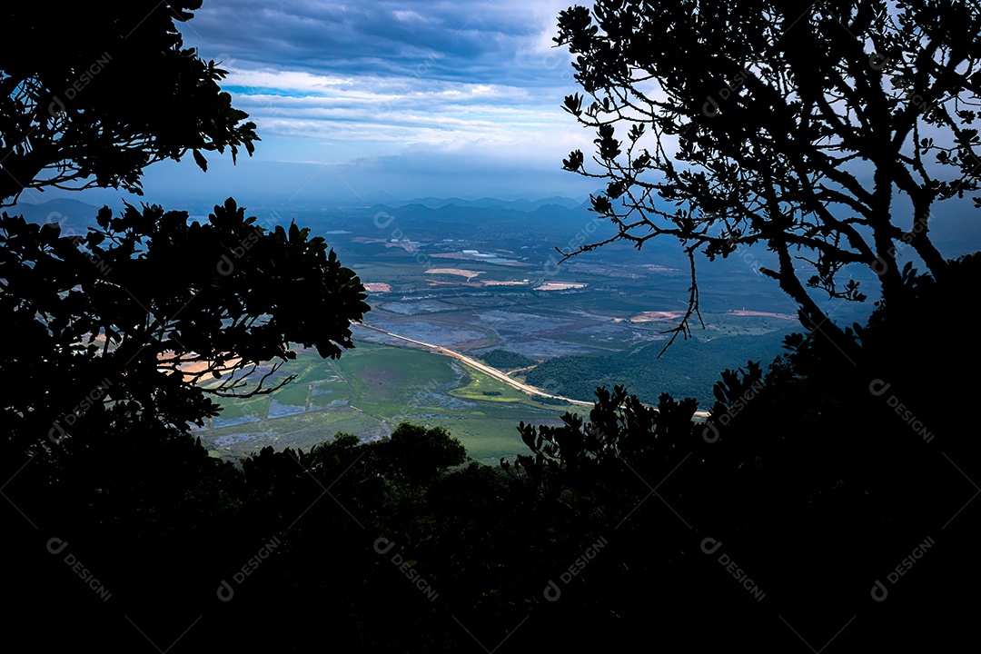 Vista da cidade de Serra no topo da montanha Mestre Alvaro
