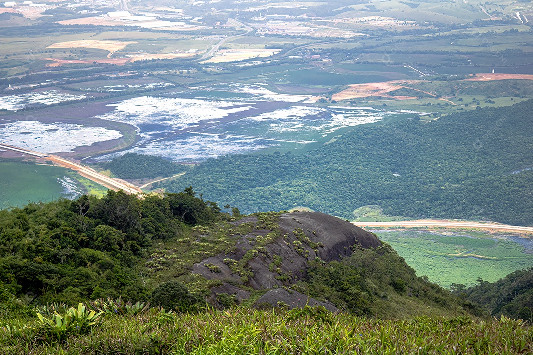 Vista da cidade de Serra no topo da montanha Mestre Alvaro