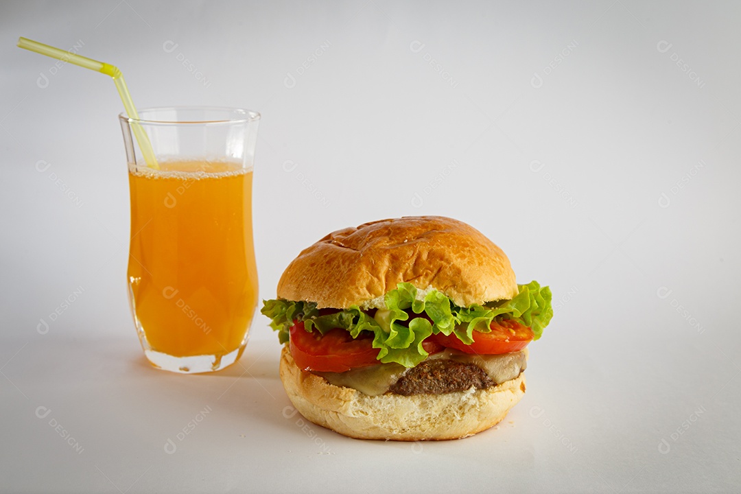 Delicioso hambúrguer em fundo branco