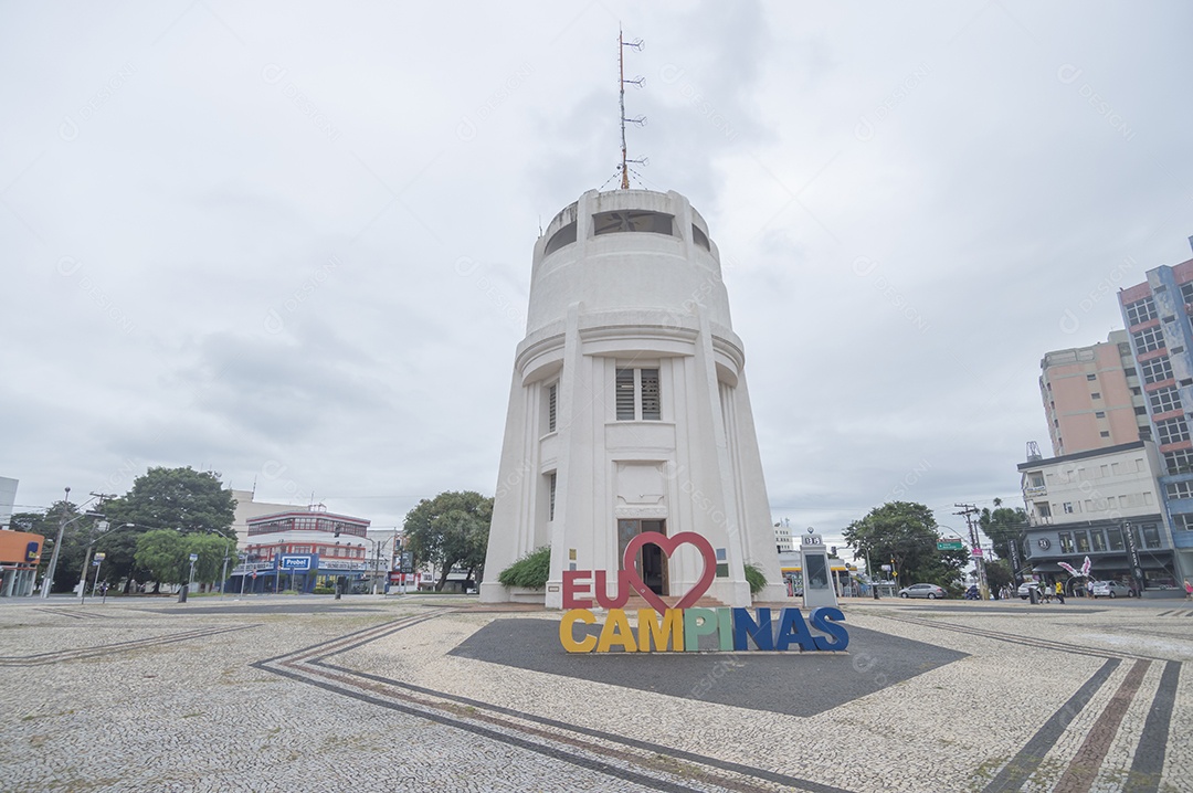 Torre do castelo, torre turística que fica em um local onde se avista toda a cidade de várzeas.