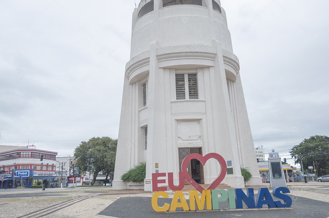 Torre do castelo, torre turística que fica em um local onde se avista toda a cidade de várzeas.