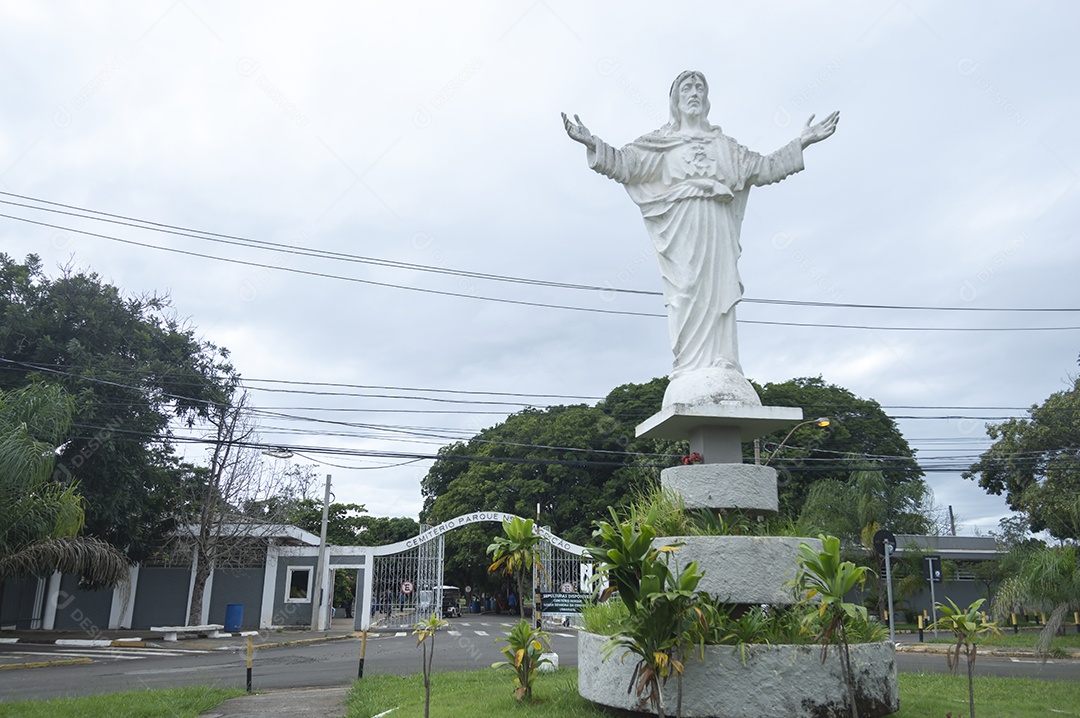 Frente ao Cemitério Parque Nossa Senhora Conceição (Amarais).