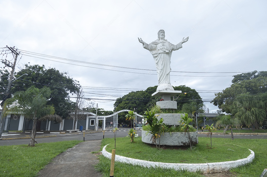 Frente ao Cemitério Parque Nossa Senhora Conceição (Amarais).