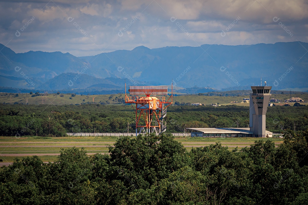 Radar do aeroporto de Vitória em operação.