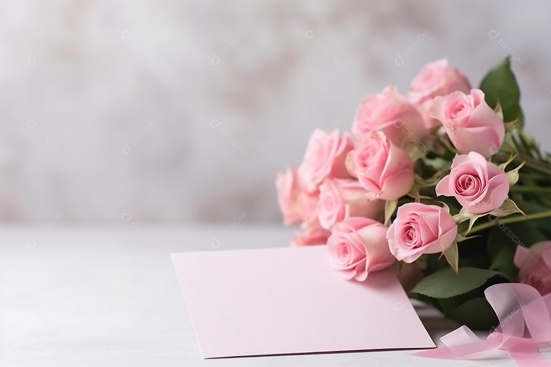 Buquê de flores rosas com cartão