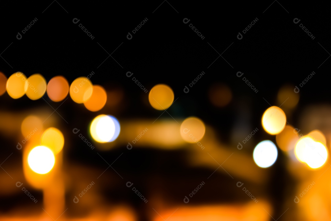 Fundo abstrato rua noite laranja luzes com efeito bokeh.