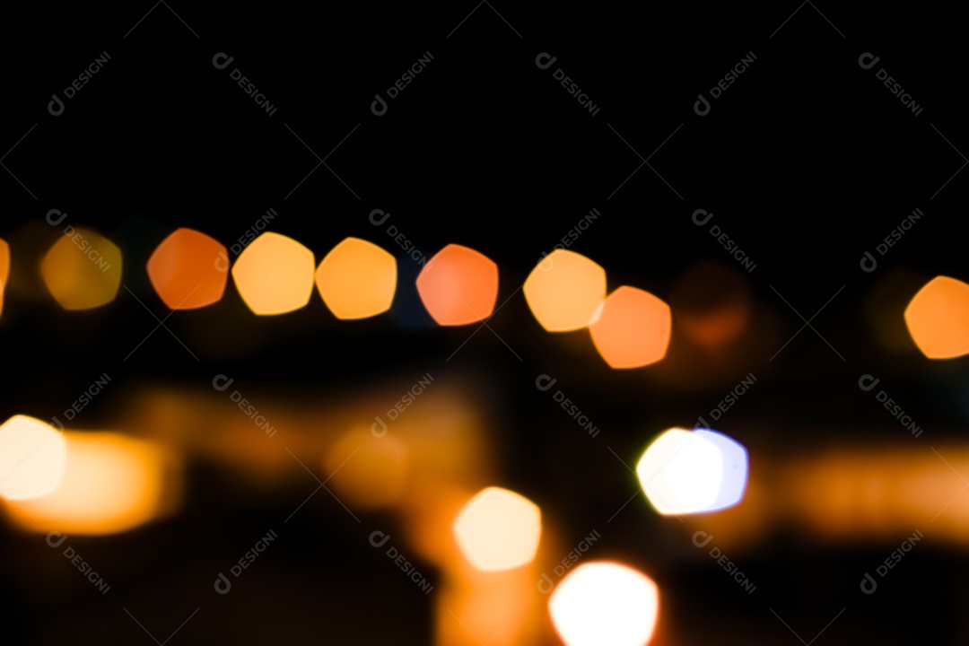 Fundo abstrato rua noite laranja luzes com efeito bokeh.