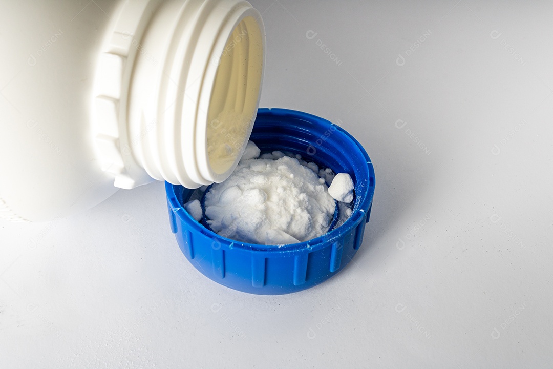 Pó de bicarbonato de sódio usado em sistemas de enchimento para repor as reservas alcalinas em aquários marinhos.