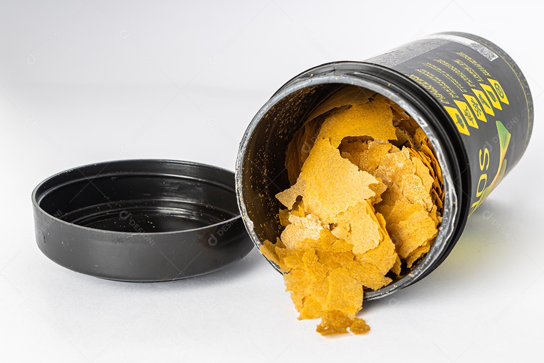 Ração em flocos para peixes de aquário marinho.