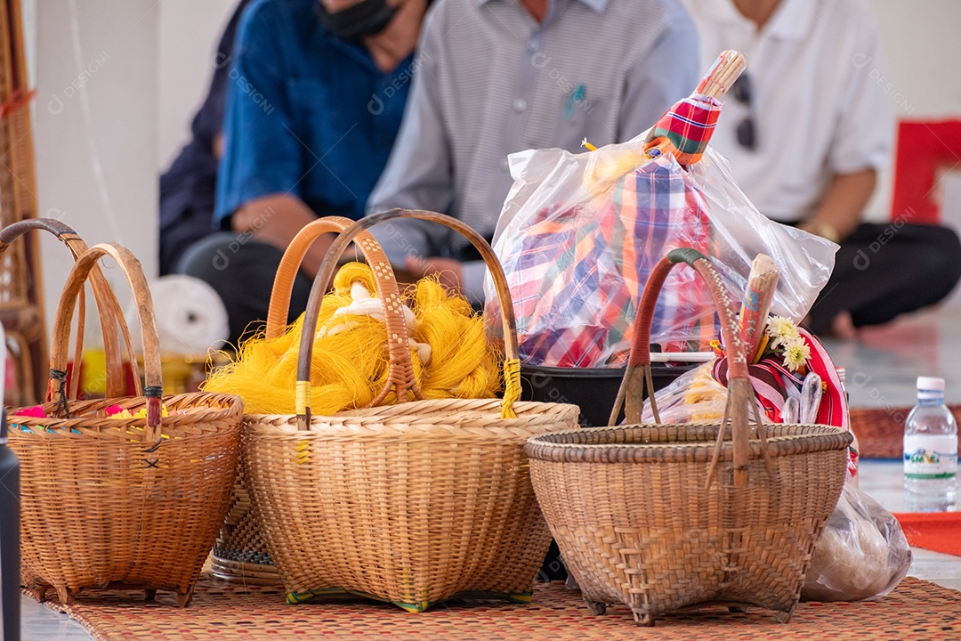 Cestas artesanais sobre a mesa