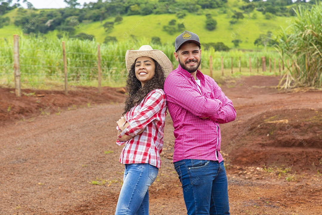Agricultores sobre fazenda
