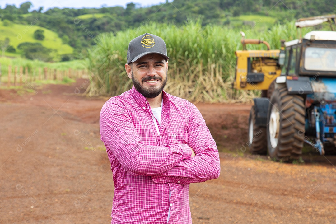 Agricultor sobre fazenda