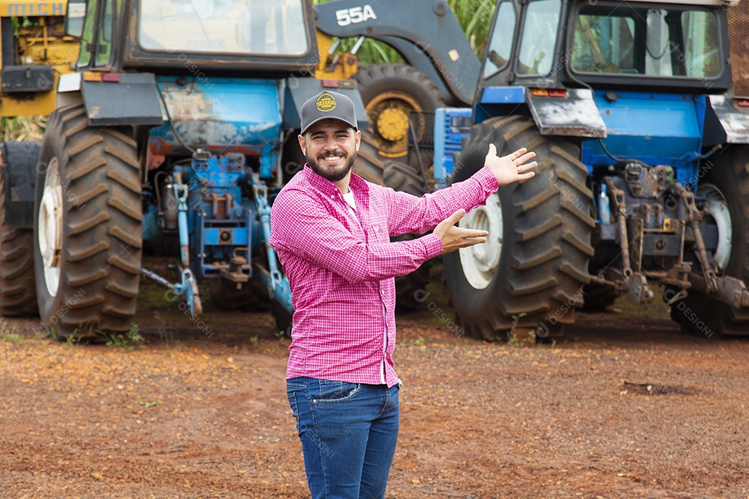 Agricultor sobre fazenda