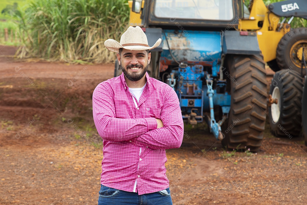 Agricultor sobre fazenda