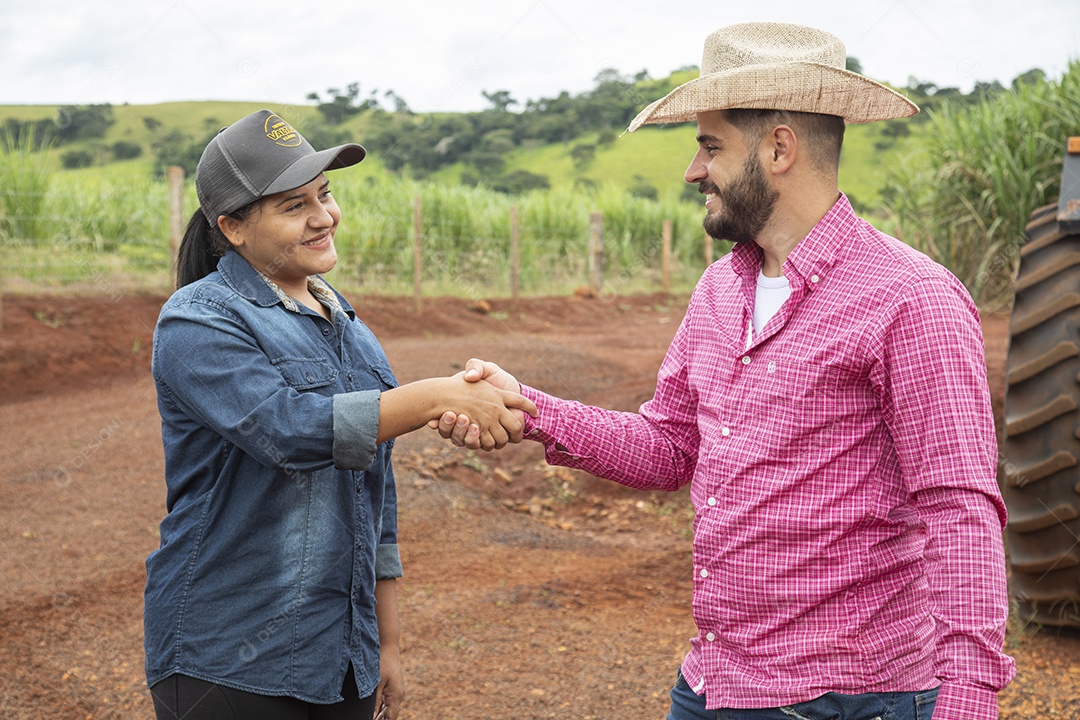 Agricultores sobre fazenda